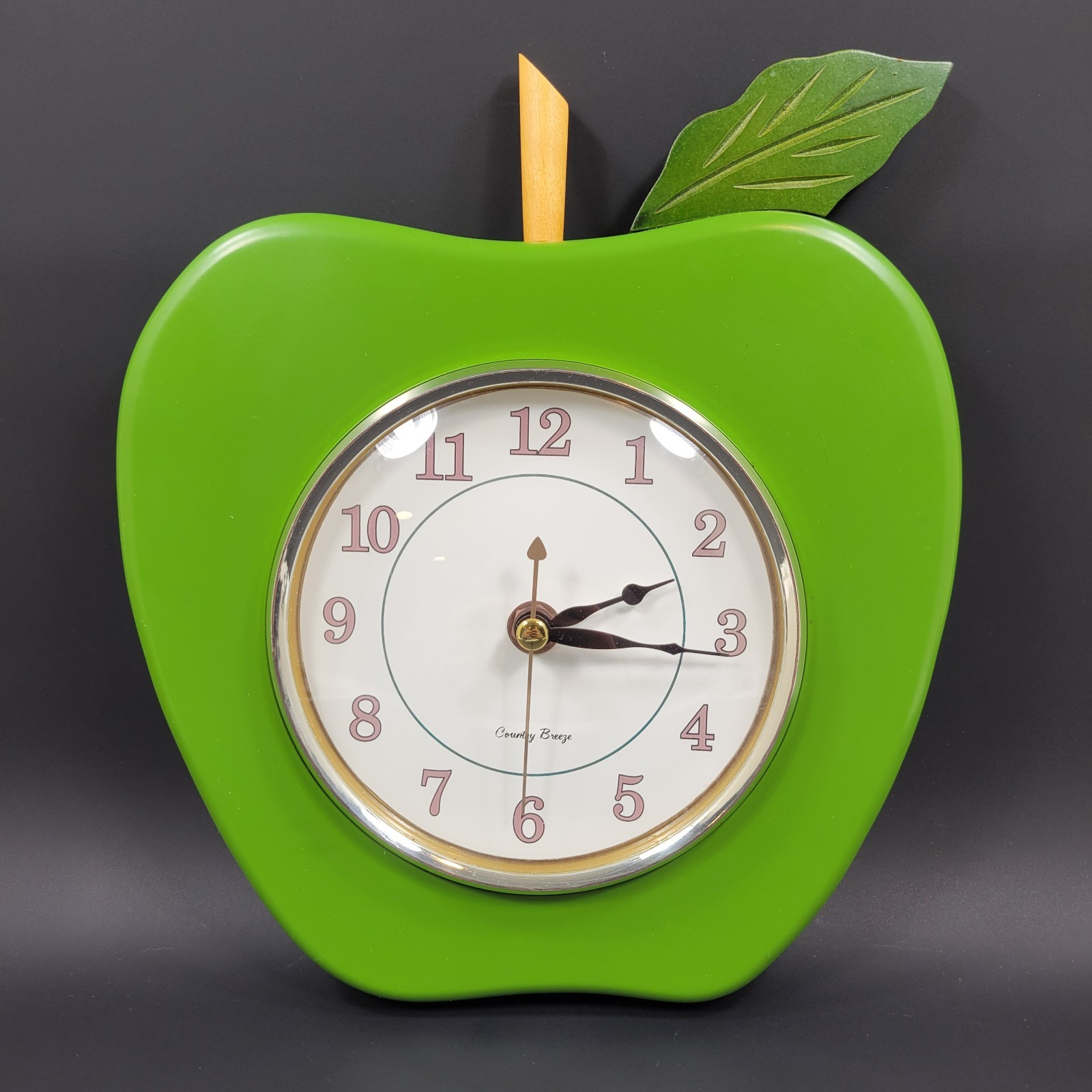 Vtg Country Breeze Wooden GREEN APPLE Battery Operated Wall Clock RARE COLOR!