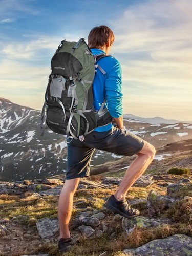 60L camping backpack for men with backpack system and rain cover - 第 11/17 張圖片