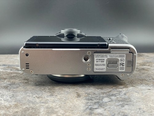 Fujifilm X-T30 26.1MP Mirrorless Digital Camera Silver *near mint* 4607 - Picture 3 of 8
