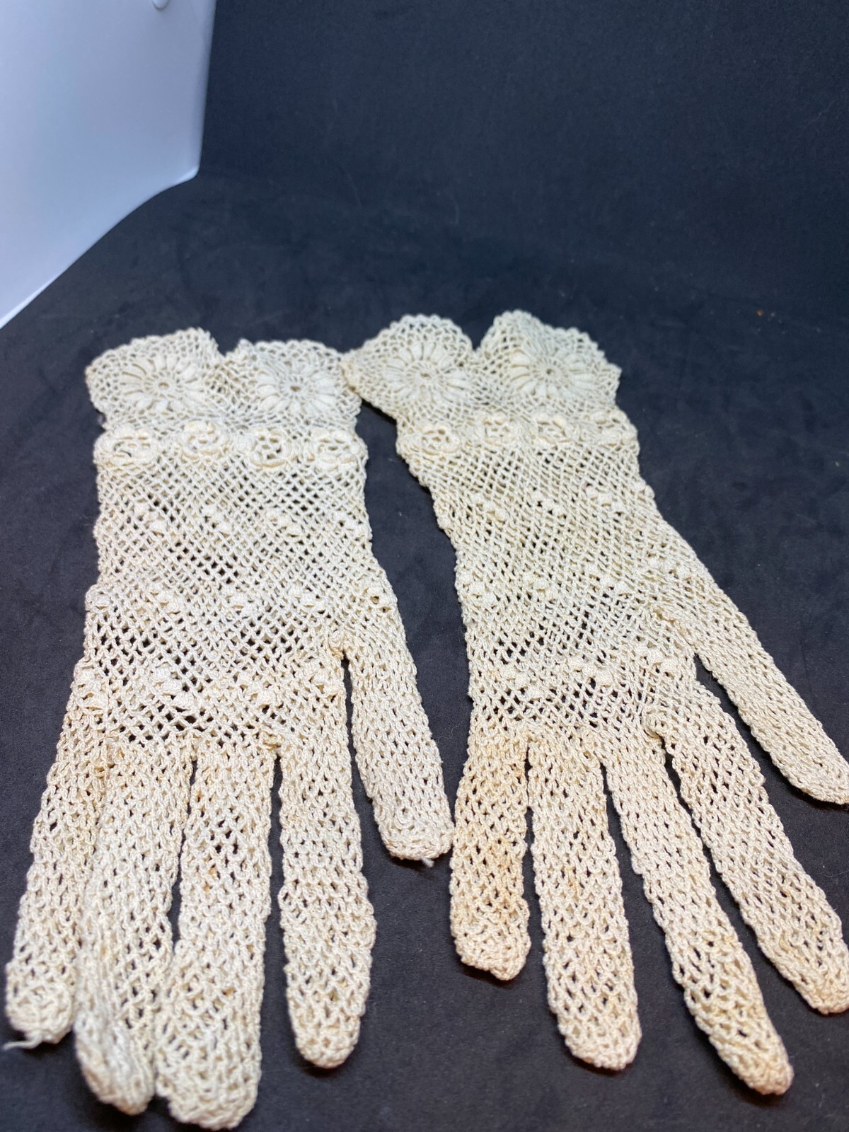 Vintage crocheted childrens gloves Beautiful design p… Gem