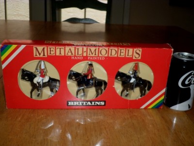 BRITAINS METAL MODELS [BOX SET #7233] QUEEN ELIZ. MOUNTED LIFEGUARD-HORSEGUARD  