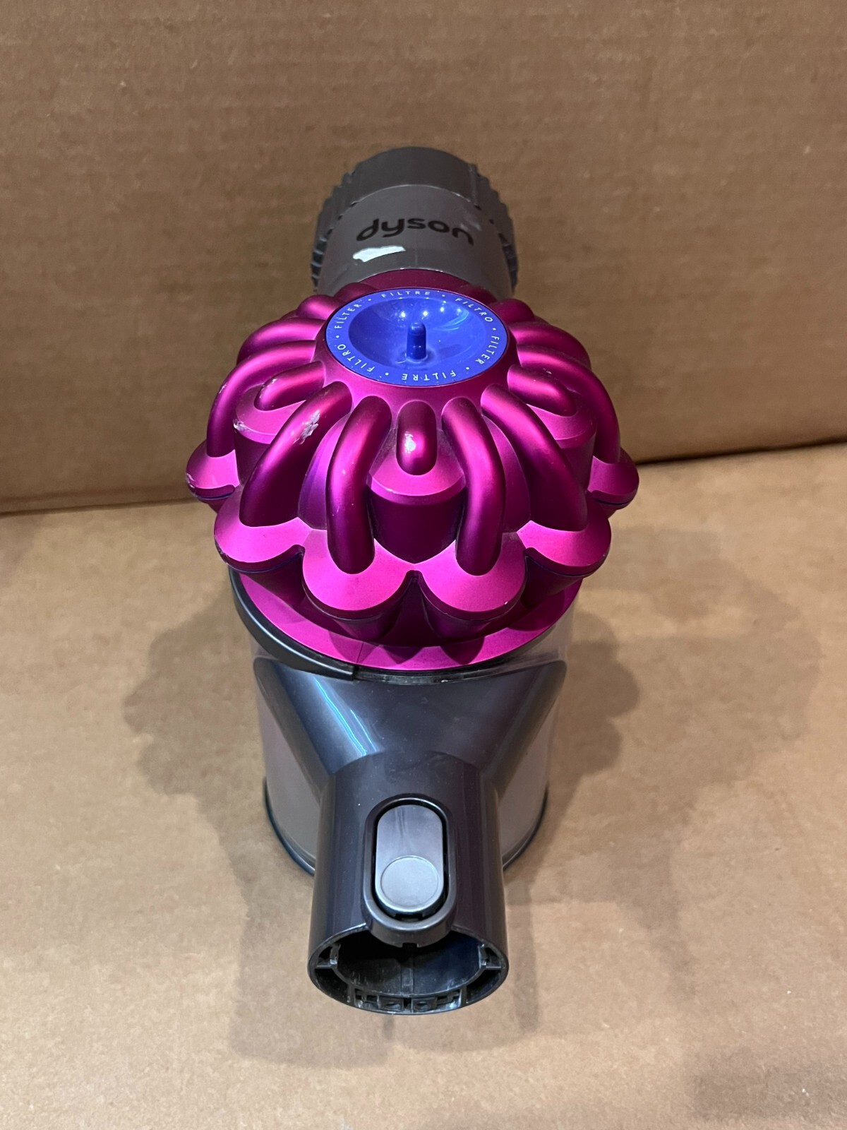 Dyson V6 (MODEL SV04) CordFree Stick Vacuum Only (Motor +Battery