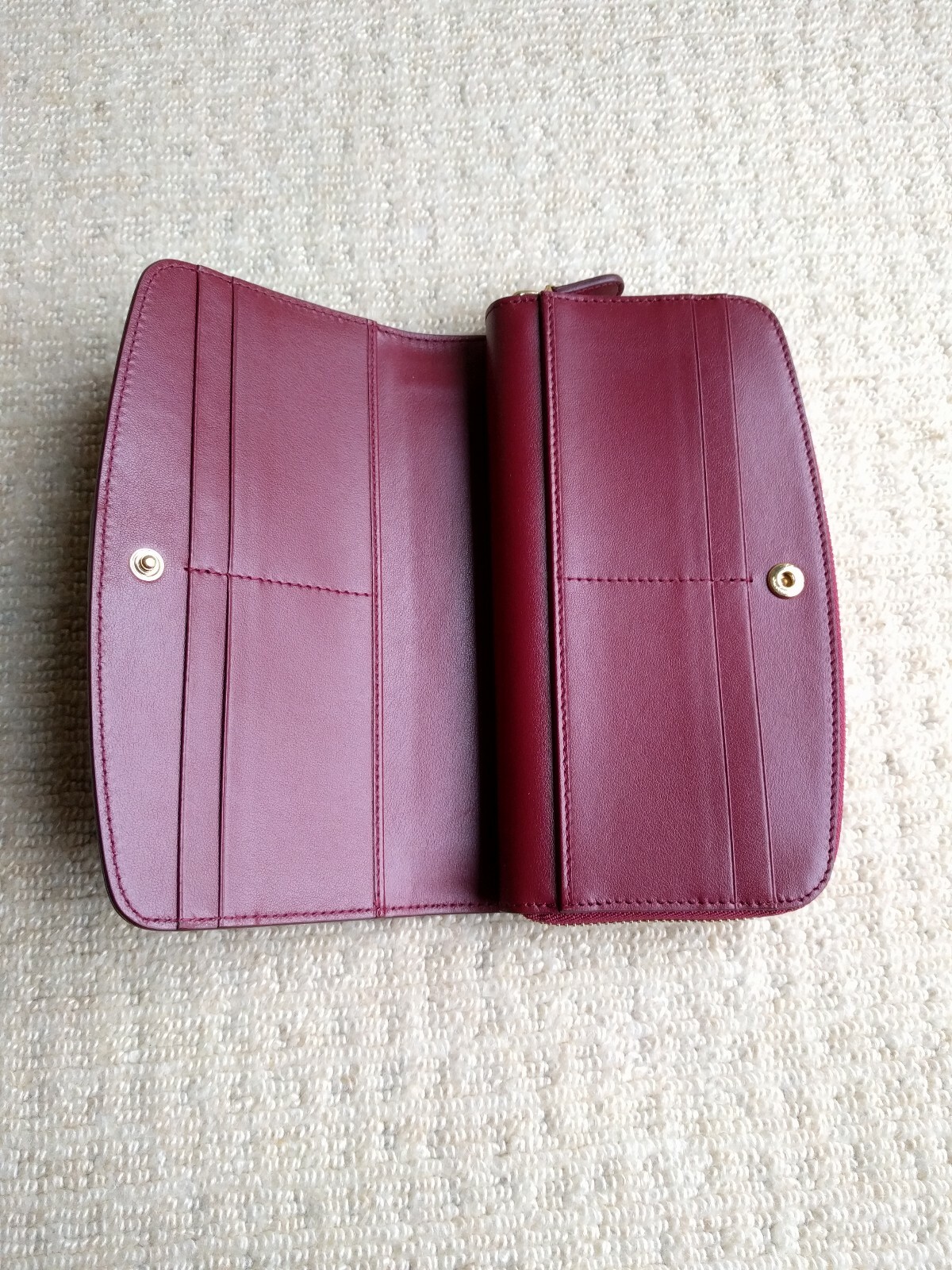 New Authentic Burgundy Salvatore Ferragamo Donna Purse Wallet RRP €550 image 4