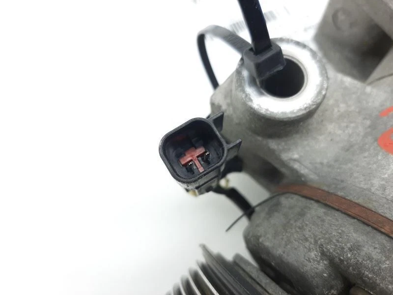 Compresor de aire acondicionado Chevrolet Equinox 19130251 2006-2009 Foto 4 de 4