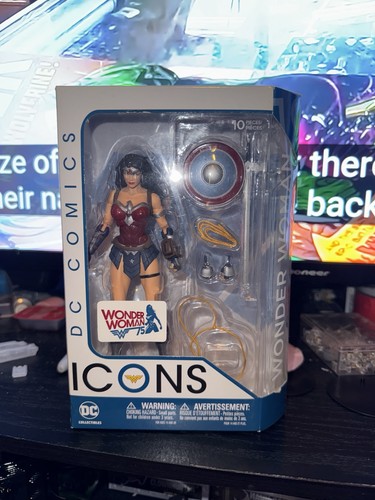 DC Collectibles: DC COMICS ICONS WONDER WOMAN - The Amazo Virus Figur