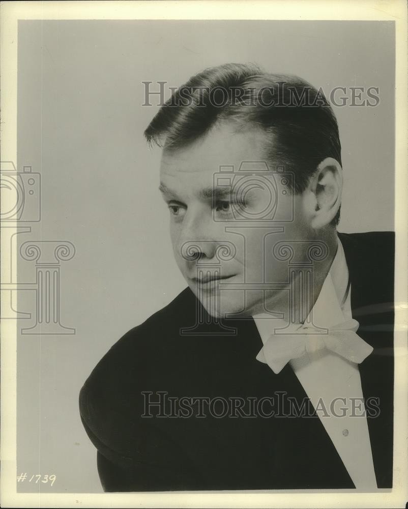 1963 Press Photo Robert Shaw, Chorale and Orchestra Conductor. - mjx53827