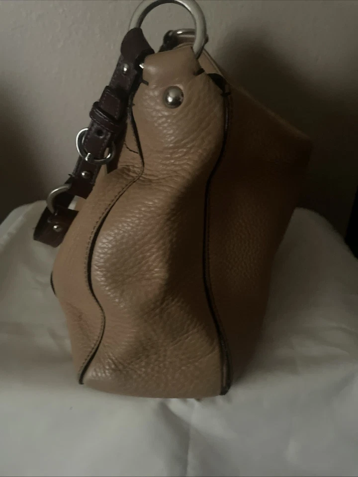 Bolso de hombro Coach Chelsea de cuero granulado Foto 3 de 4