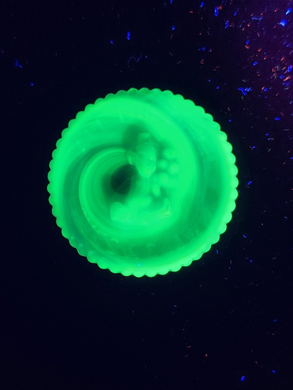 Vtg Mosser Uranium Vaseline Peewee Glass Clown Plate All The World Love Clown UV