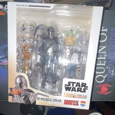 Medicom Toy MAFEX No.129 Star Wars The Mandalorian & Grogu Action Figure