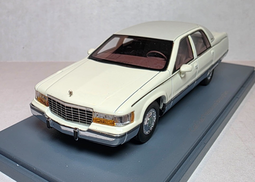 Neo Scale Models 1:43 1993 Cadillac Fleetwood Brougham White/Burgundy Int. RARE! - Picture 1 of 5