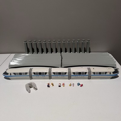 Disney World Monorail Blue 5-Car Motorized Train Tested Working 8 Figures