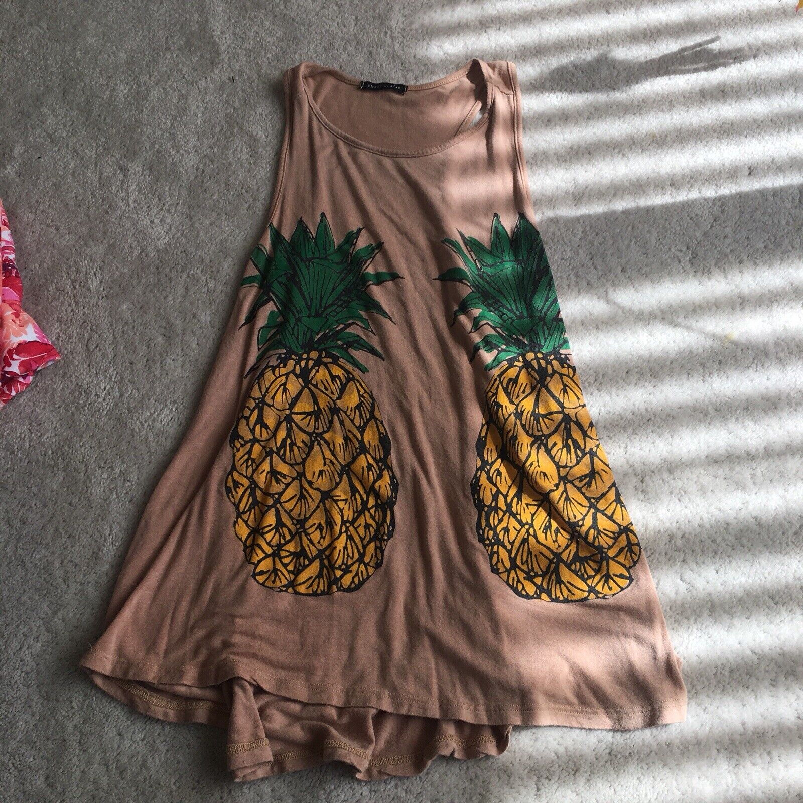 Tan Tank Top With Pineapples Sweet Claire Size Sm… - image 4