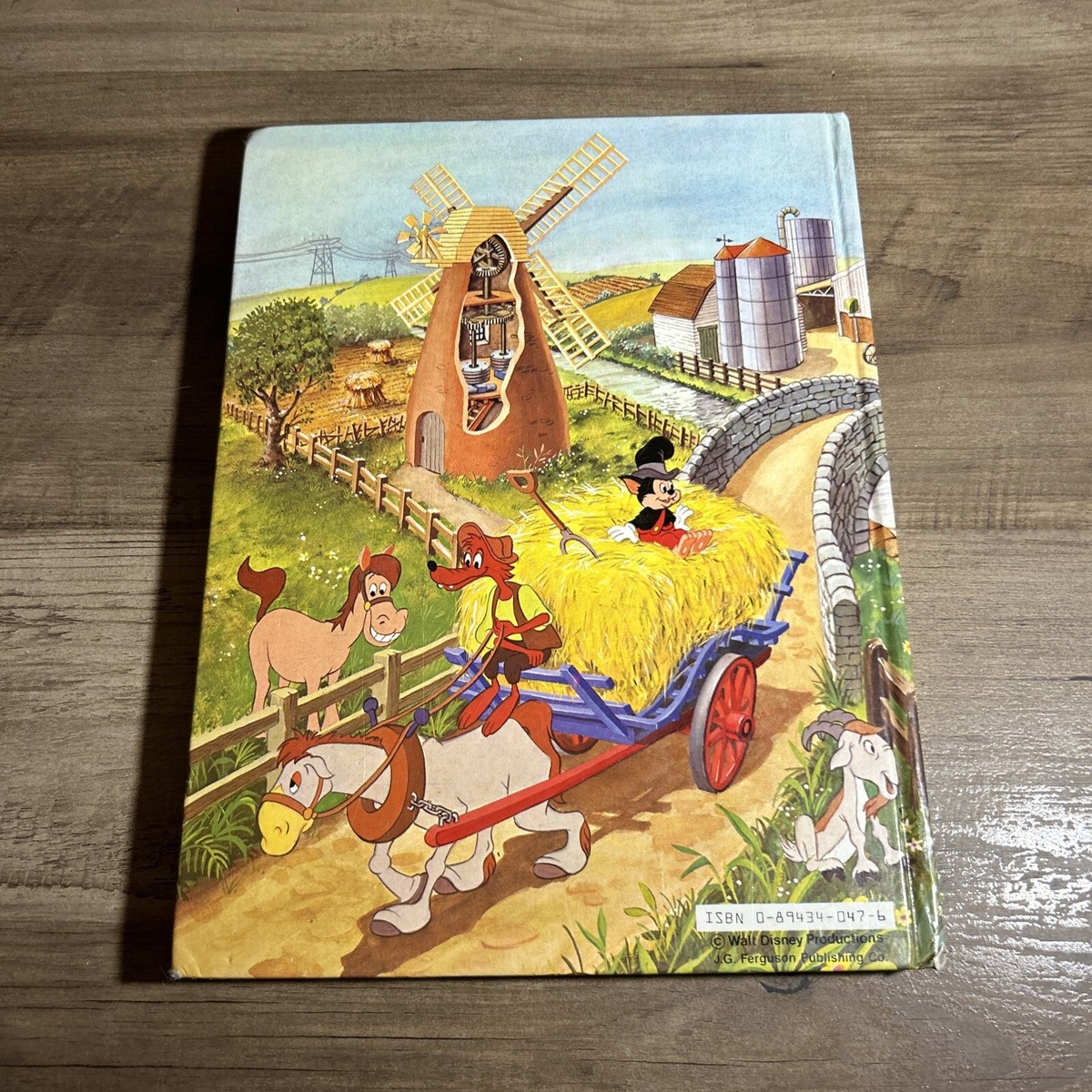ディズニー How it Works in thecountry How It Works in the Country Hardcover Walt Disney