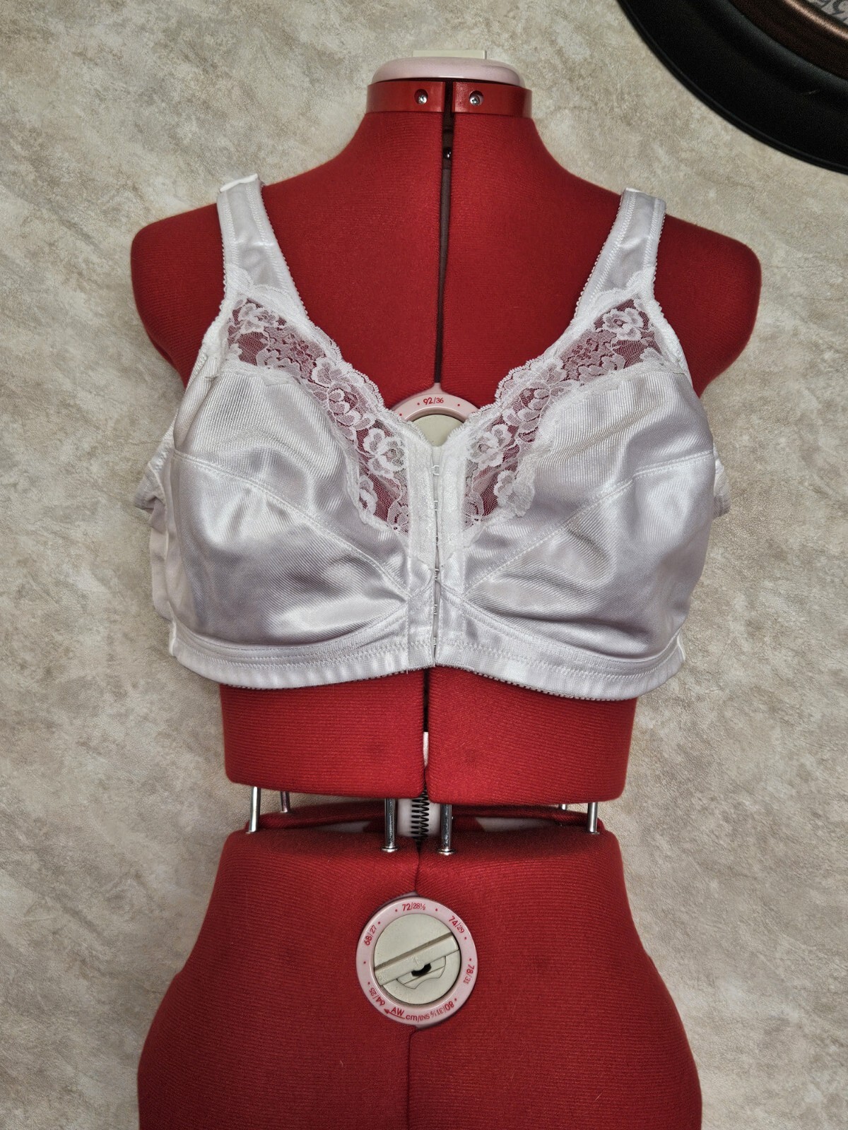 Exquisite Form White Full Coverage Wireless Bra. … - image 1