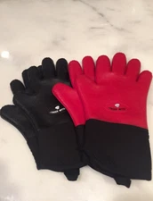 Silicone 5 Finger Oven Mitts - Professional Grade - Protects up to 575F