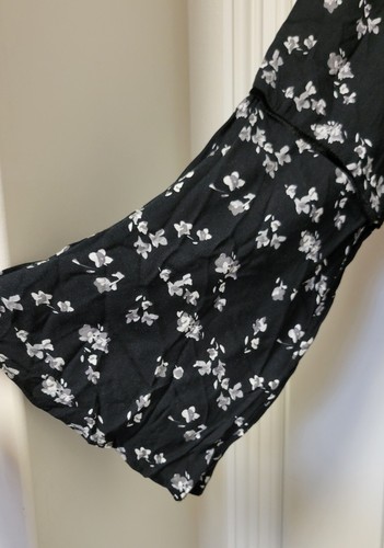 Nuevo con etiquetas Vestido boho negro floral manga campana estilo simple para mujer, venta al por menor $48 - Imagen 3 de 5