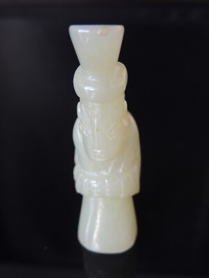 Jade Schnitzerei Anhänger: Alte chinesische Figuren - Zeitloses Erbe