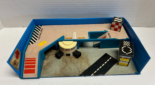 B2 MicroMachines Airport Terminal/Marina Playset w/parts As Is Galoob 1980's - Afbeelding 4 van 13