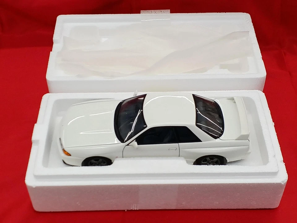 Minicar AUTOart 1/18 77342 NISSAN SKYLINE GT-R R32 Foto 3 de 4