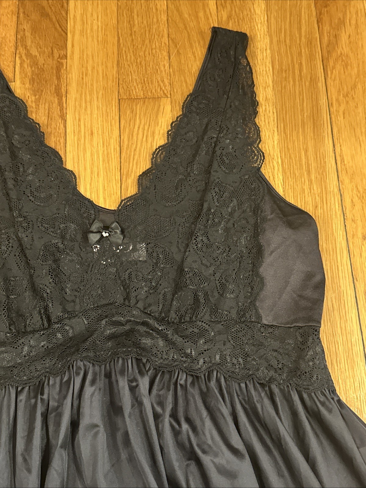 NWOT Shadowline Size 1X Silhouette Short Lace Bodice Long Nightgown Black Nylon
