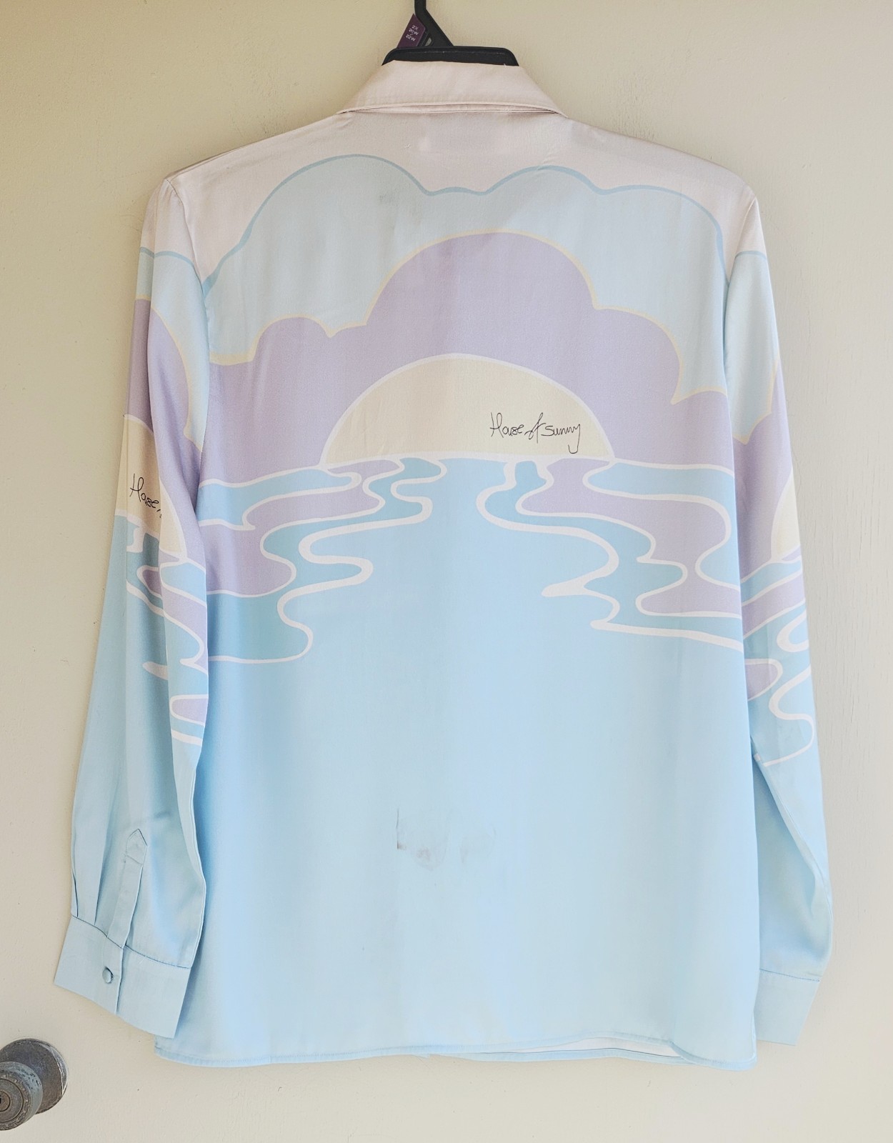 House of Sunny Daytripper Satin Graphic Button Front Shirt Top 8 ( Medium ) NEW 