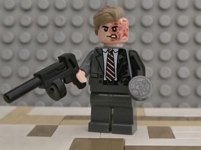 LEGO Two-Face Minifigure - 76303 DC Batman Dark Knight Tumbler***NEW***