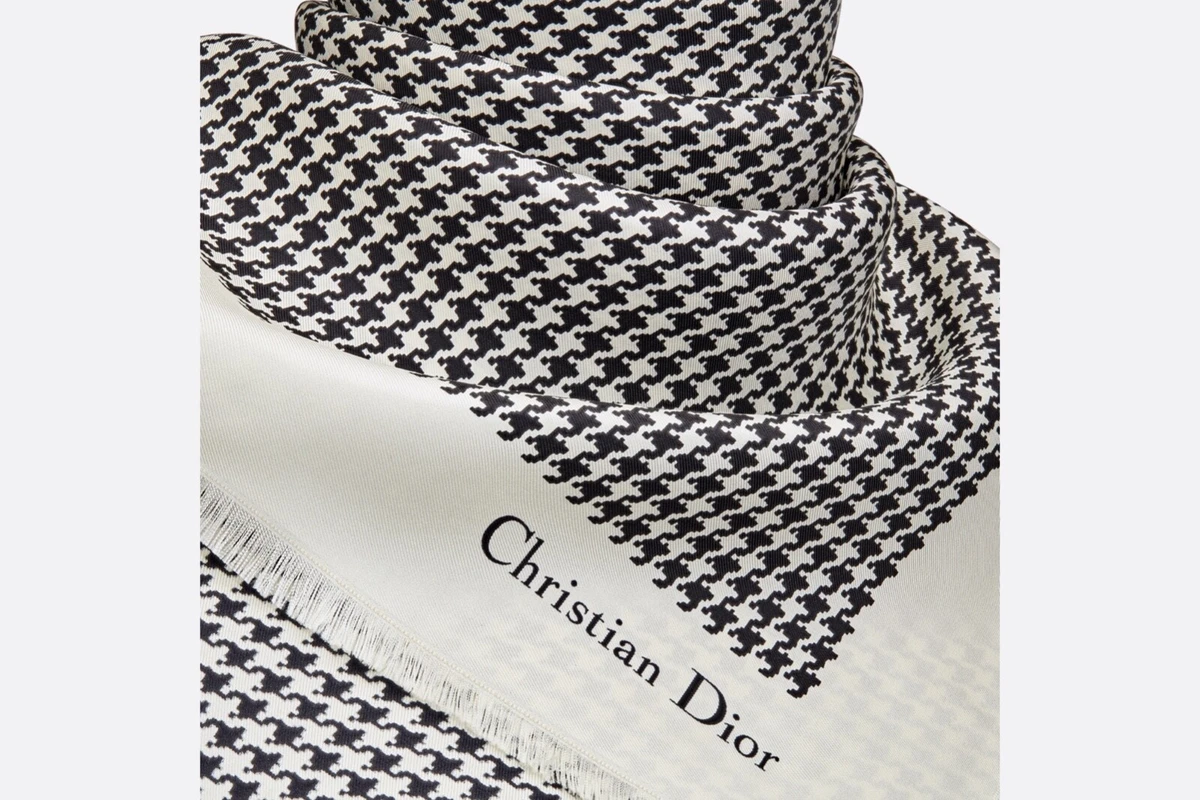 30 Montaigne Scarf