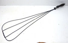 Antique Primitive 31½” Twisted Wire Rug Beater w/ Offset Wooden Handle INV15553