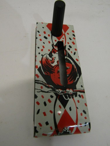 VINTAGE METAL TIN WITCH TWISTING U.S. TOY NOISE MAKER HALLOWEEN DECORATION - Picture 2 of 2