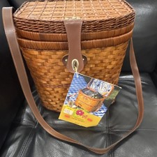 LNT Insulated Brown Wicker Picnic Basket with Floral Interior, Latch Closure