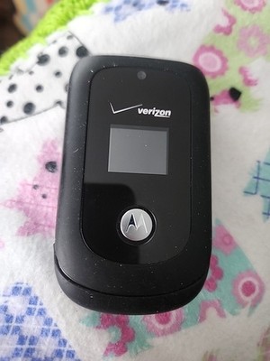 Motorola MOTO VU204 - Black ( Verizon ) Cellular Flip Phone