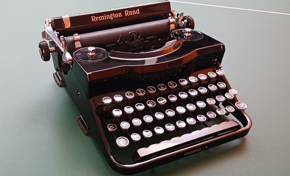 A gloss-black 1938 Remington Rand Model 1 — pre-war industrial design at its most dramatic, and it comes with its original case.
