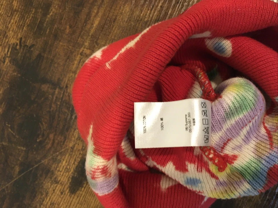 🔥 Supreme Splatter Dyed Red Beanie – SS20 Release – Pre-Owned 🔥 - Image 4 of 4