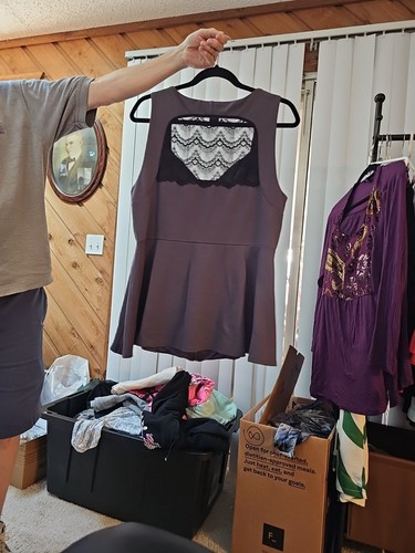 Camicetta Torrid Tank Peplum camicia zip dietro pizzo senza maniche grigio tg 1 - 42 busto - Foto 2 di 7