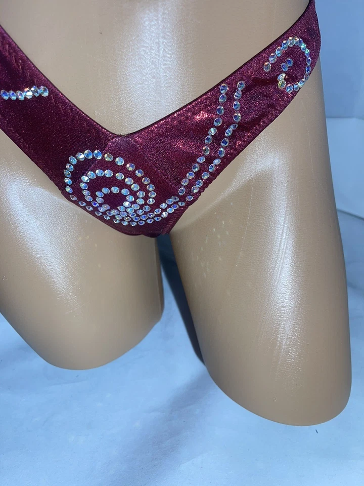 Nueva figura de vino borgoña físico competencia posando traje de bikini NPC posando Foto 4 de 4