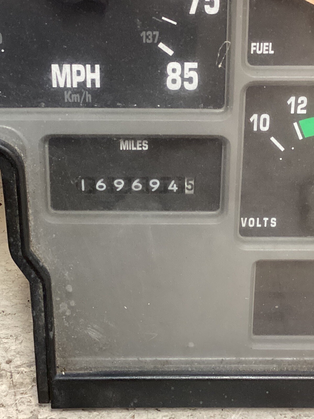 1998 International 4700,4900,3800 Speedometer Instrument Cluster Gauges