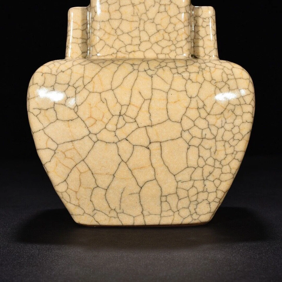 8"China Antique Song dynasty Porcelain ge kiln Beige Ice crack double ear vase - Image 3 of 4