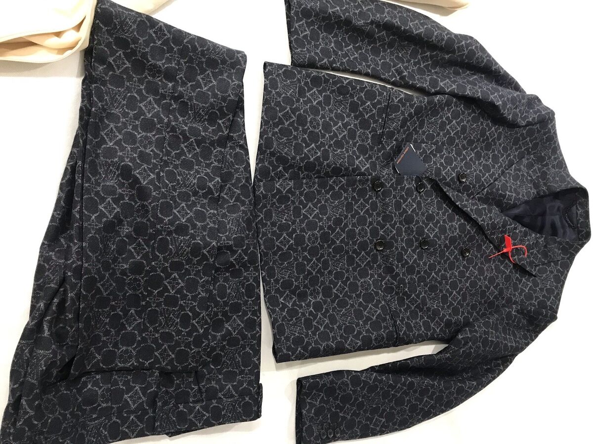 Louis Vuitton Louis Vuitton 2022 men's suit. 54/44.