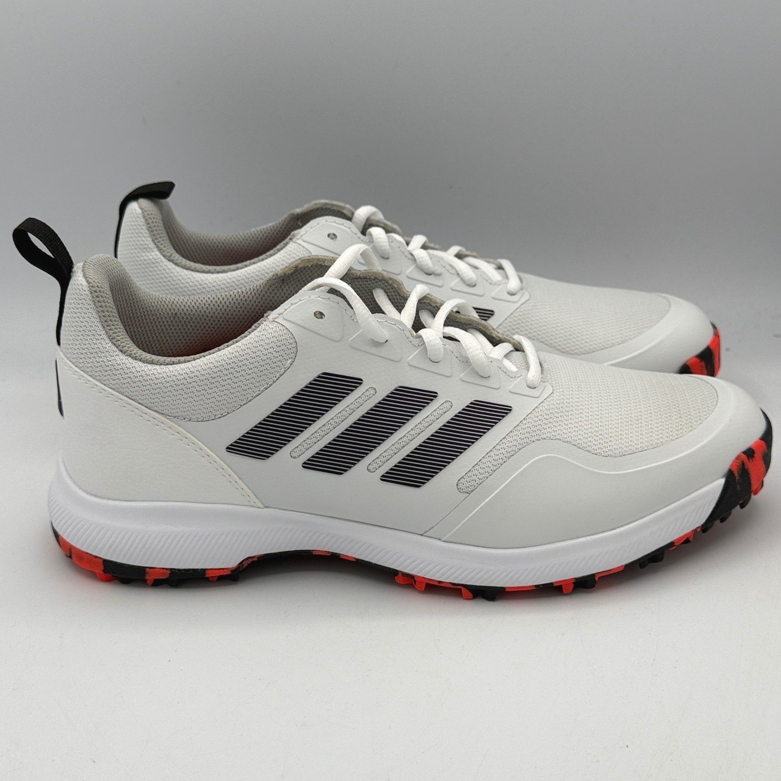 Mens 8 White Black Red Spikeless Gv6894