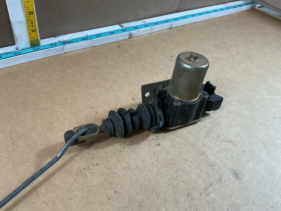 Pontiac 6000 1984 actuador de cierre de cerradura de puerta trasera derecha 3080699 Foto 3 de 4