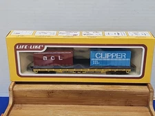 Life-Like HO Flat Car with 2 Containers #8442.. New 