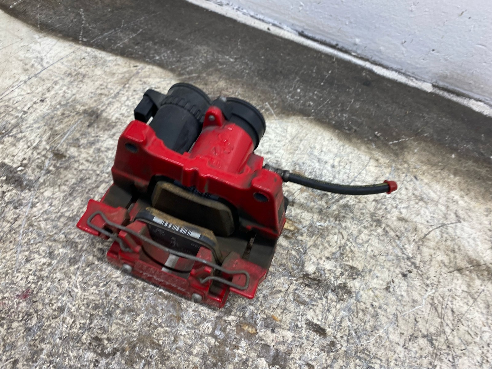 2017-2024 MASERATI LEVANTE OEM REAR LEFT BRAKE CALIPER RED 06700388360 RED *36K*