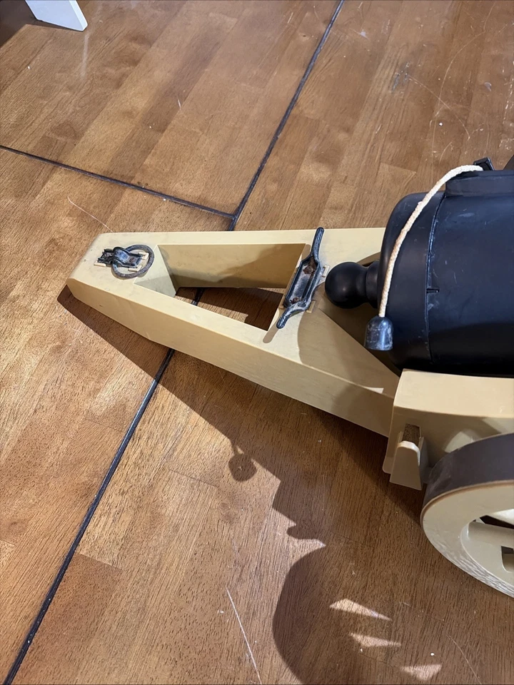 Remco 1960's Johnny Reb Civil War Toy Cannon Plunger works Great Condition. - Image 3 of 4