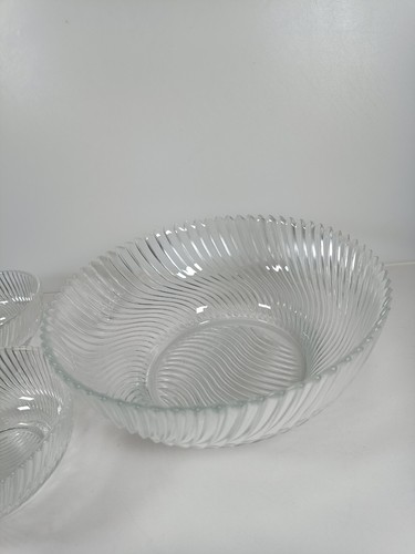 Set Of Four Vintage Glass Swirl Bowls France - Picture 15 of 16