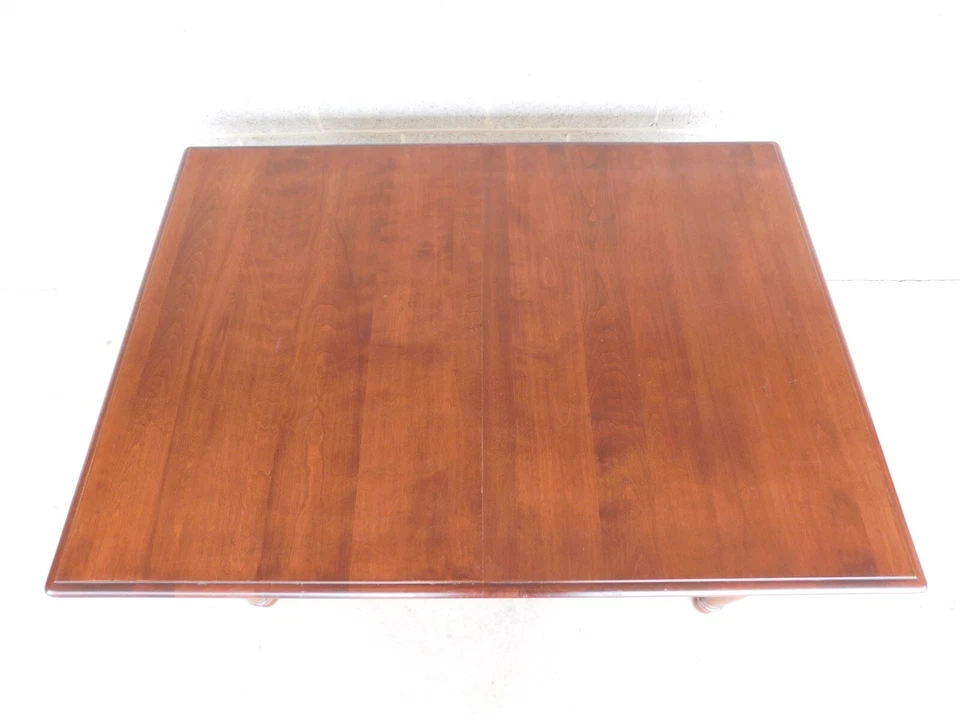 Mesa de comedor Nichols & Stone Kensington Farmhouse Foto 2 de 4