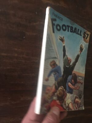 LES CAHIERS DE l'équipe N°25 / FOOTBALL 66 / Année 1966 EUR 49,99