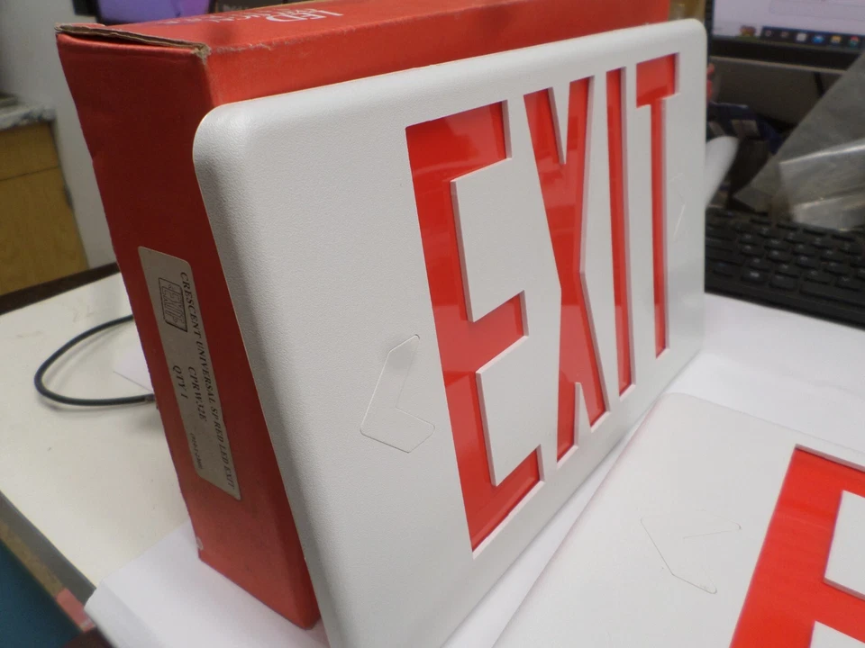 Luz de salida LED roja Crescent Universal SP serie Eclipse 2001 NOS CPRW32E Foto 2 de 4