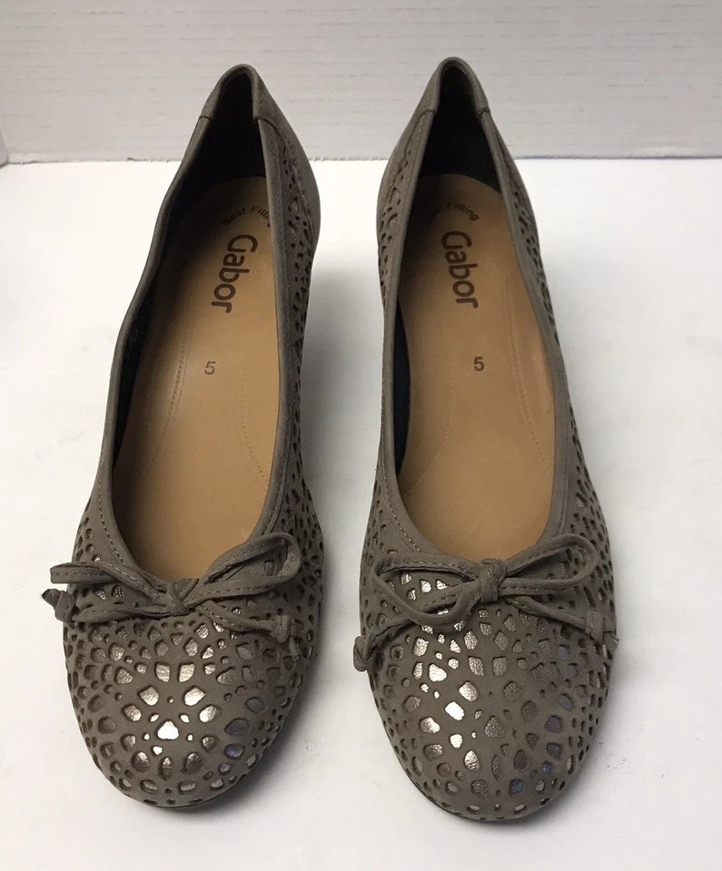 "Bombas de gamuza gris perforado Gabor para mujer talla 7,5 M lazos de tacón de 2-1/4""" Foto 2 de 4