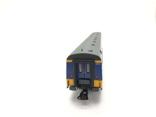 LS MODELS 44231 H0 Carrozza ICRmh di 1a Classe Apmz10 nella livrea Blu/giallo - Foto 4 di 6