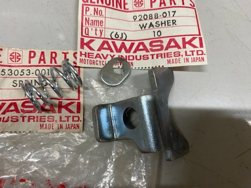 KAWASAKI NOS SEAT LOCK PLATE, SPRING & WASHER Z1 1973-75 - Picture 2 of 3